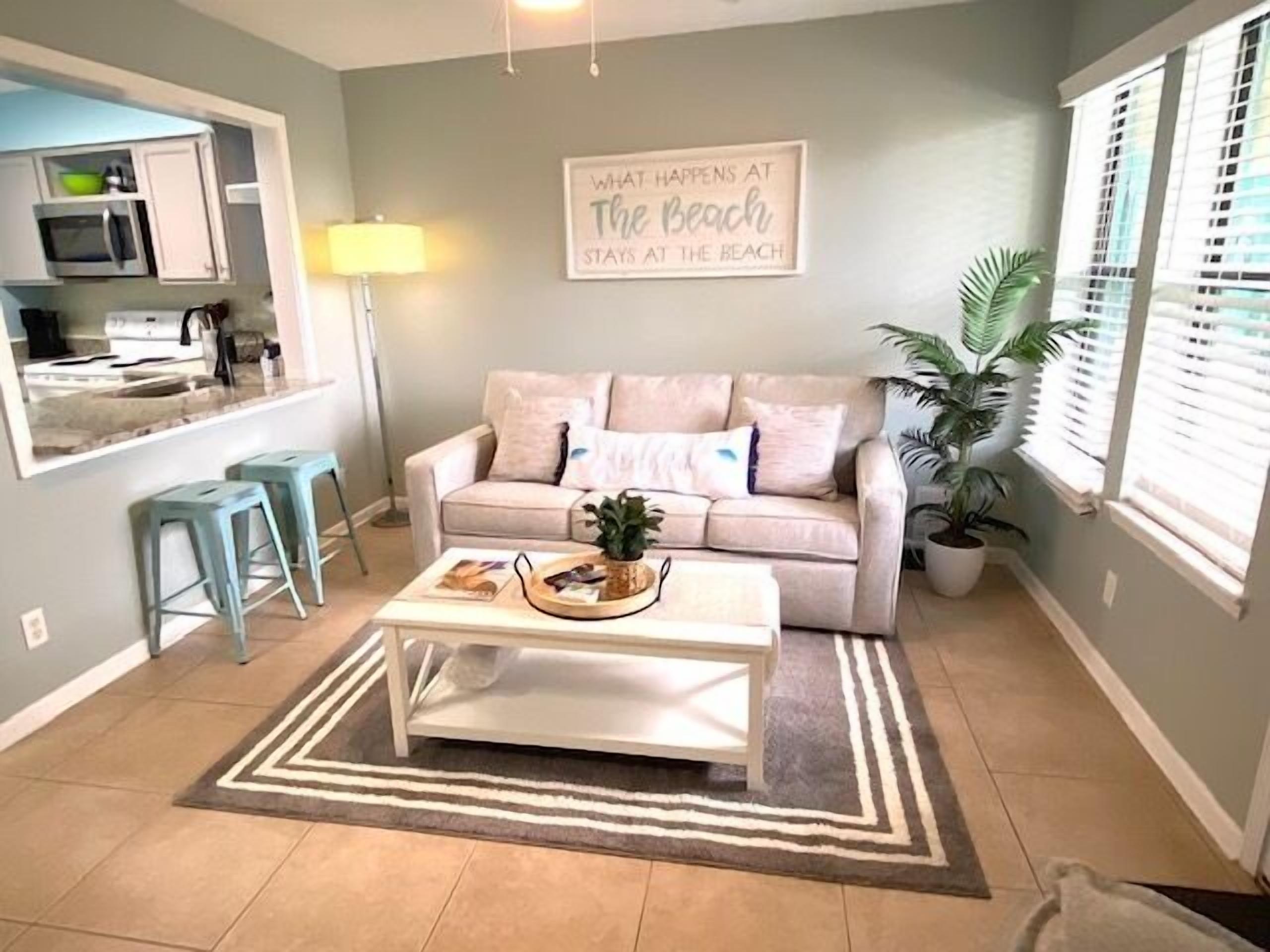 Nice Tropical Decor Across From The Gulf~ Pool and Gazebo~Deeded Beach Access