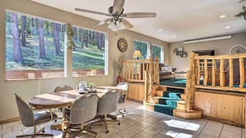 House (5 Bedrooms) | Interior