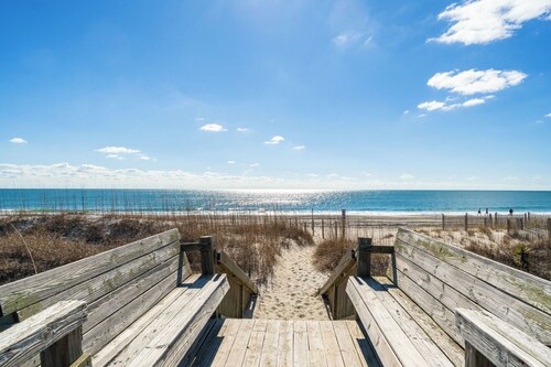'coastal Vista' - Walk to Emerald Isle Beach!