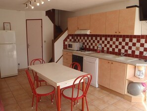 Kjøleskap, mikrobølgeovn, ovn og oppvaskmaskin