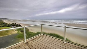 A wooden deck with a glass railing overlooking a beach. - Oceanfront South Beach Home w/ Hot Tub & Sauna (South Beach)