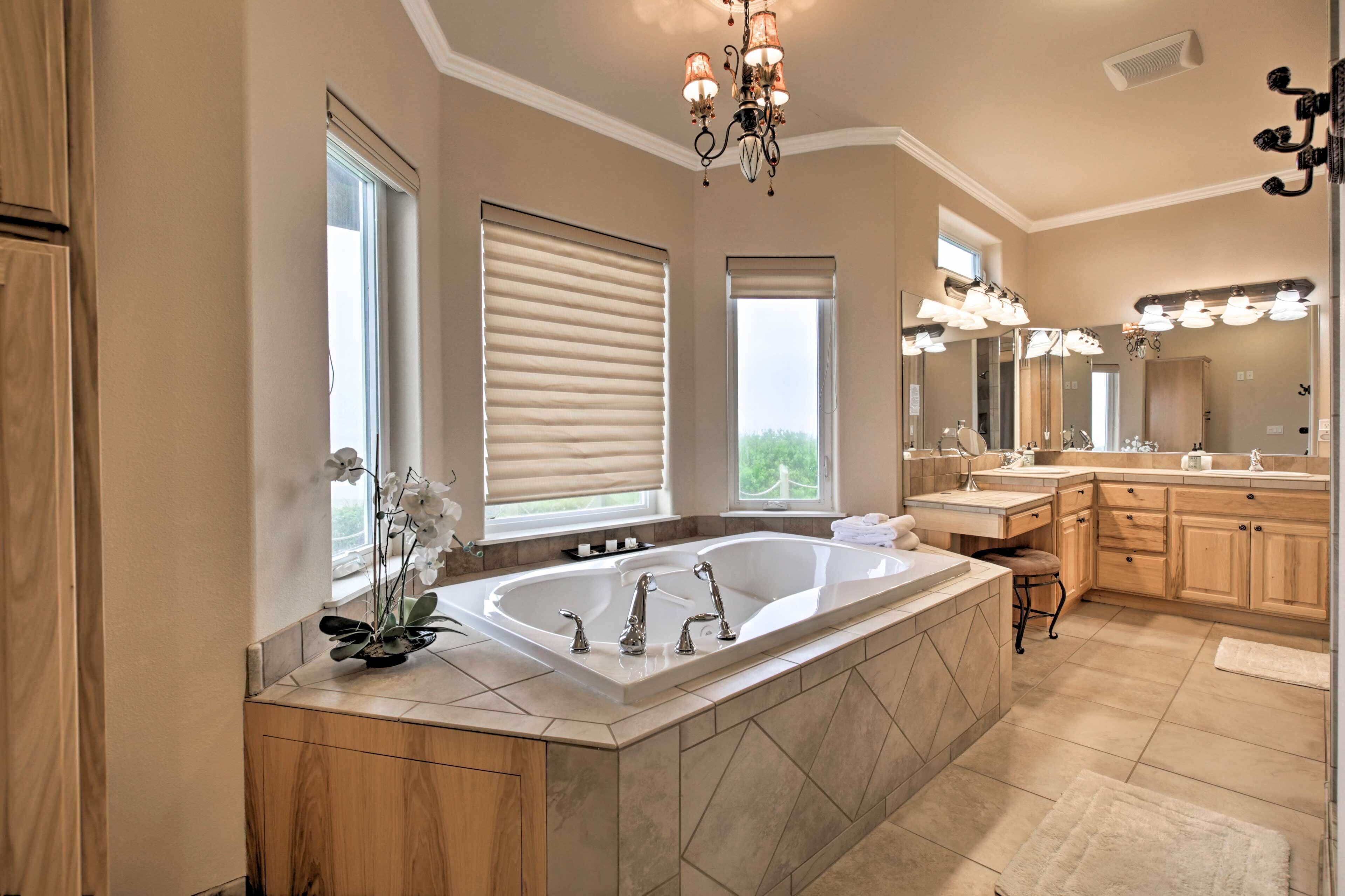 Oceanfront South Beach Home W/hot Tub & Sauna