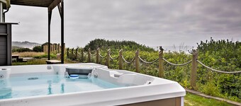 Oceanfront South Beach Home w/ Hot Tub & Sauna