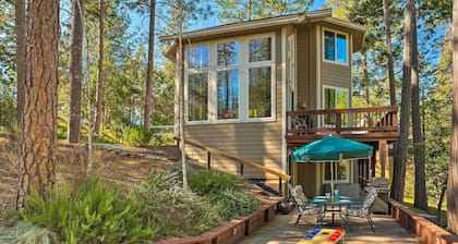Beautiful Wooded Escape, Half-mi to Pine Mtn Lake!