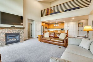 Apartment (3 Bedrooms) | Interior - Ski-in/ski-out Granby Penthouse w/ Mountain Views! (Granby)