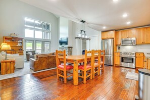 Apartment (3 Bedrooms) | Interior - Ski-in/ski-out Granby Penthouse w/ Mountain Views! (Granby)