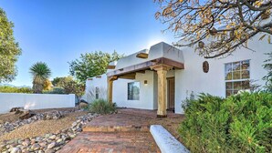 A white building with a stone pathway leading to the entrance. - Las Cruces Home 'La Casa Blanca' w/ Courtyard (Las Cruces)