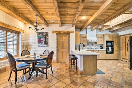 Las Cruces Home 'La Casa Blanca' w/ Courtyard