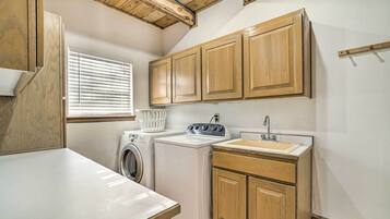 Rumah (4 Bedrooms) | Interior