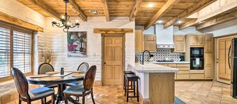 Las Cruces Home 'La Casa Blanca' w/ Courtyard