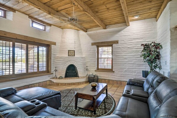 House (4 Bedrooms) | Interior