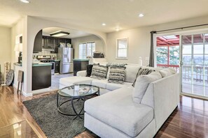 TV, video game console - Castro Valley Home w/ Bay Area Views! (Castro Valley)