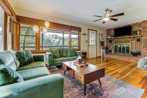 House (2 Bedrooms) | Living area