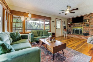 House (2 Bedrooms) | Living area