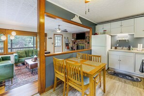 House (2 Bedrooms) | Interior