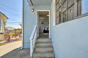 Apartment (2 Bedrooms) | Interior - Breezy Monterey Apt: Walk to Downtown & Beach (Monterey)