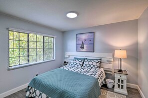 Apartment (2 Bedrooms) | Interior - Breezy Monterey Apt: Walk to Downtown & Beach (Monterey)