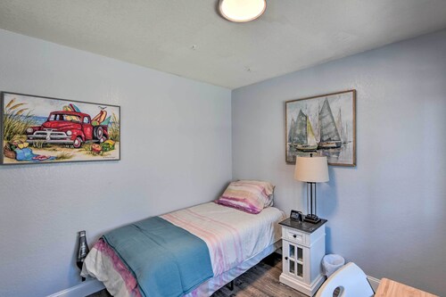 Breezy Monterey Apt: Walk to Downtown & Beach