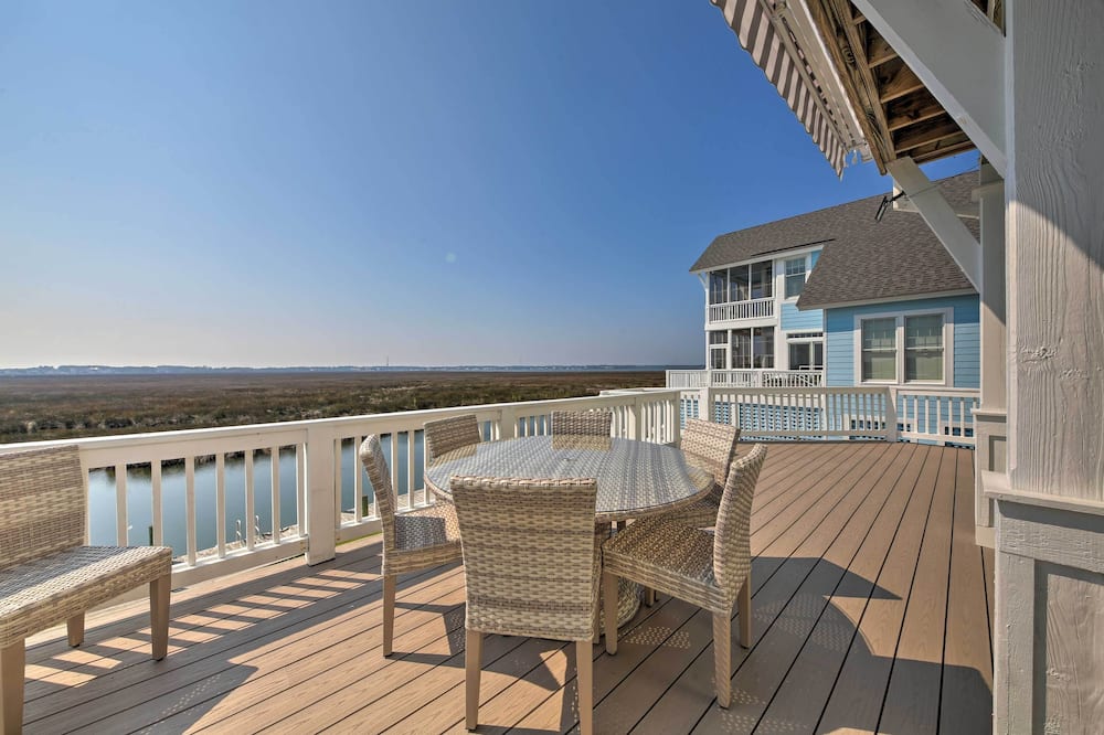 Manteo Waterfront Resort Home w/ 30-ft Dock! - Manteo, NC