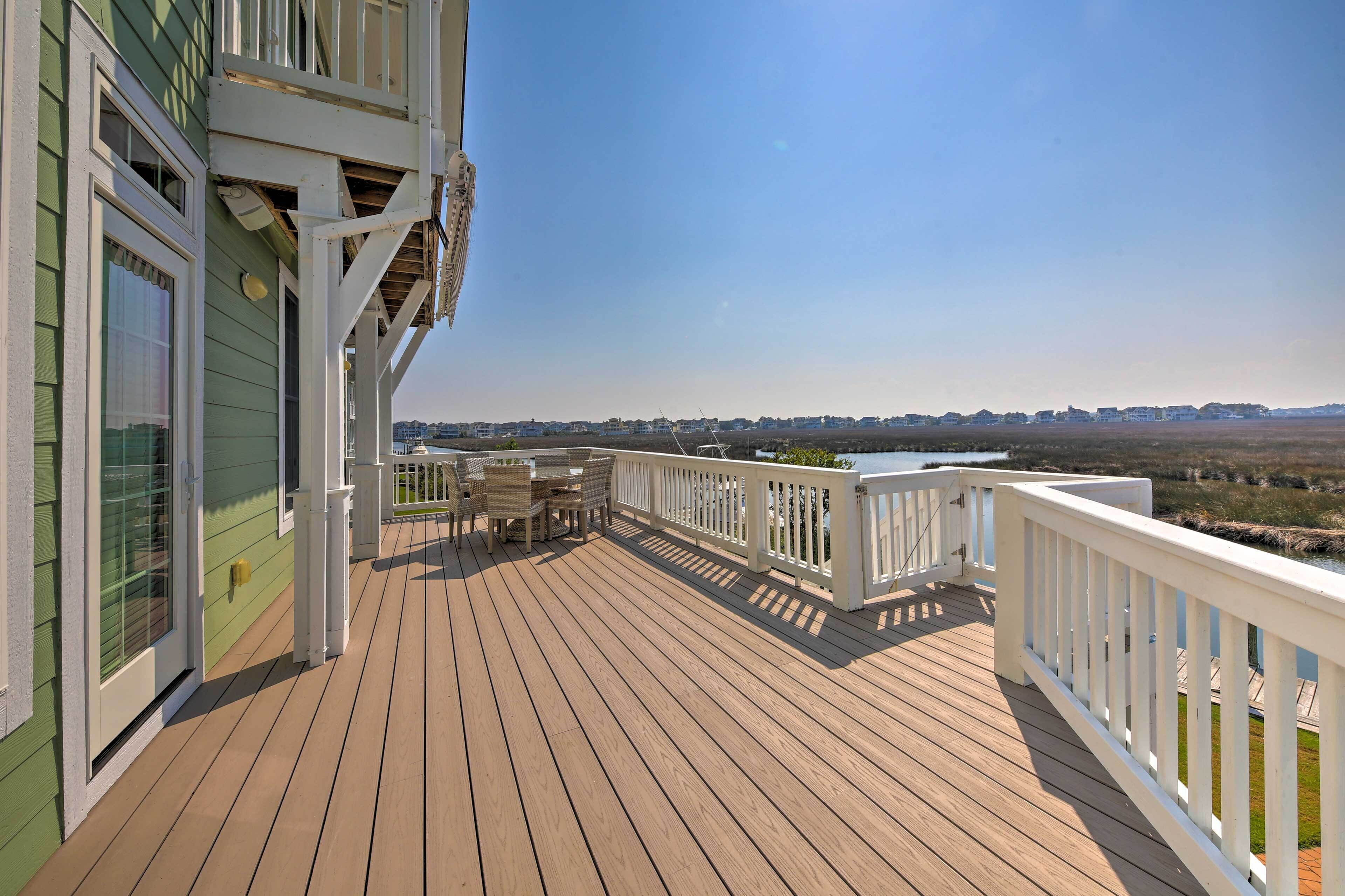 Manteo Waterfront Resort Home w/ 30-ft Dock!