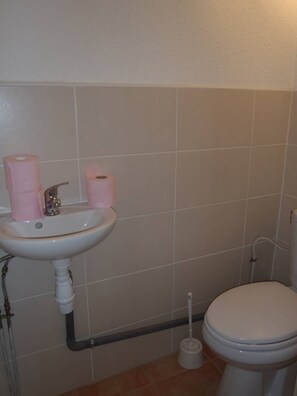 Bathroom - VILLA  3 ROOMS MEZ 48m2 + TERRACE 7m2 REF 4034 (MARSEILLAN PLAGE)