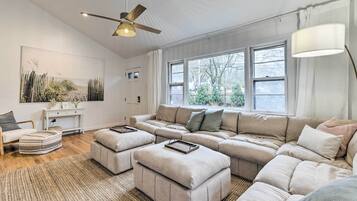 TV, lò sưởi, máy chơi game