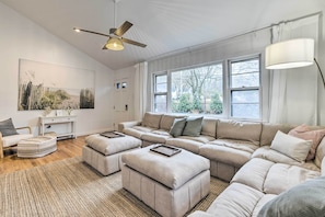 TV, fireplace, video-game console - Cozy Sag Harbor House Rental - Walk to Beach! (Sag Harbor)