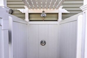 Property grounds - Cozy Sag Harbor House Rental - Walk to Beach! (Sag Harbor)