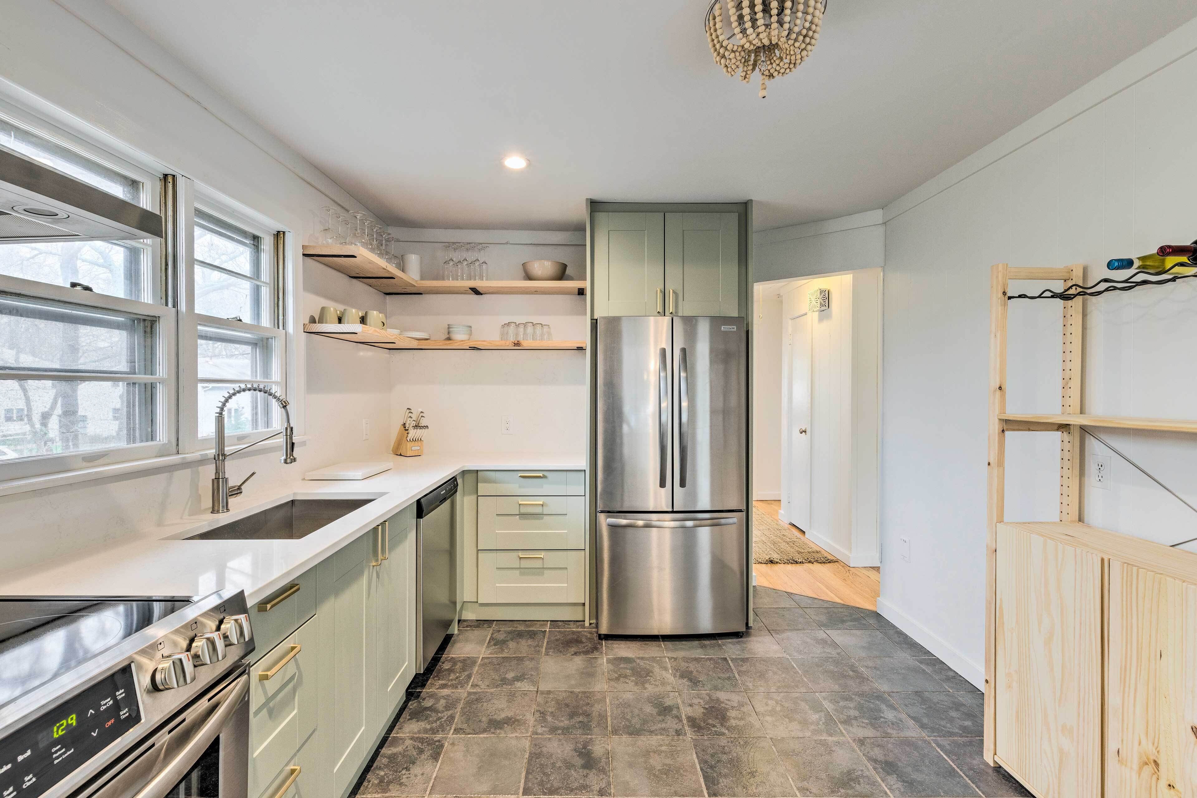 Lò vi sóng, lò nướng, bếp nấu, máy rửa bát 