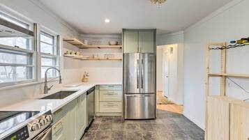 Lò vi sóng, lò nướng, bếp nấu, máy rửa bát