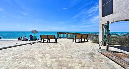 Beachfront Englewood Condo w/ Community Pool!
