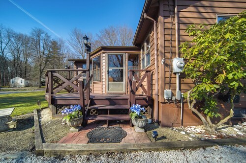 Charming Pymatuning Lake House Near Park & Beach
