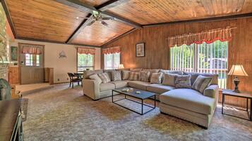 House (3 Bedrooms) | Interior