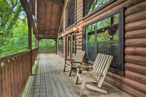 House (3 Bedrooms) | Terrace/patio - Secluded Northwest Arkansas Cabin: Fire Pit & Deck (Sulphur Springs)