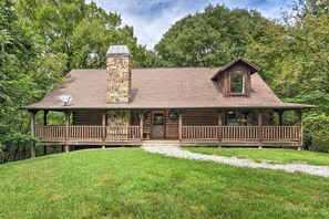 Front of property - Secluded Northwest Arkansas Cabin: Fire Pit & Deck (Sulphur Springs)