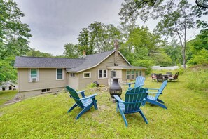 Terrace/patio - Catskills Home + Fire Pit Near Hiking, Skiing (Cairo)