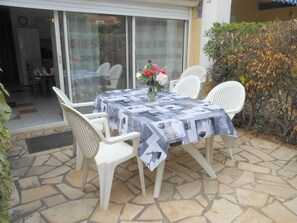 Outdoor dining - APT 3 ROOMS 44m2 + TERRACE 14m2 REF 4039 (MARSEILLAN PLAGE)