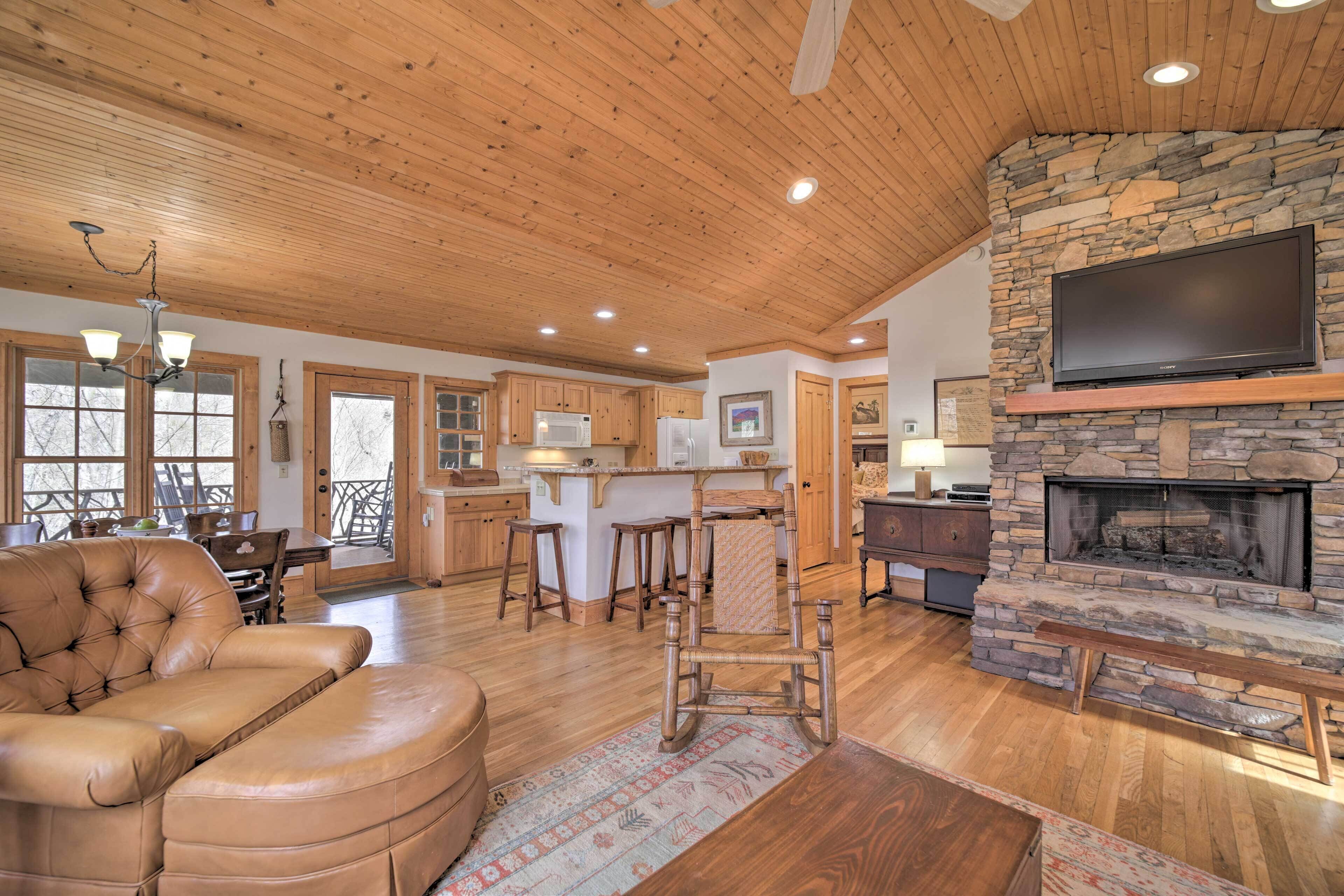 Woodsy Smoky Mtn Hideaway w/ Grill & Views!