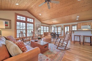 Interior - Woodsy Smoky Mtn Hideaway w/ Grill & Views! (Cashiers)