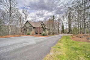 Interior - Woodsy Smoky Mtn Hideaway w/ Grill & Views! (Cashiers)