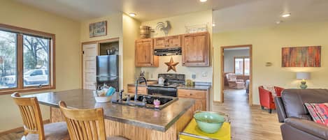 House (3 Bedrooms) | Interior