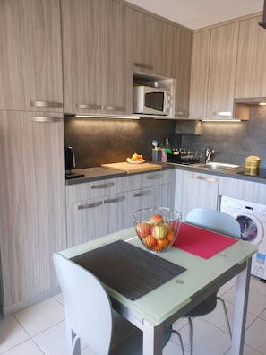 Fridge, microwave, stovetop, dishwasher - APT 3 ROOMS 28m2 + LOGGIA  8m2 REF 4046 (MARSEILLAN PLAGE)
