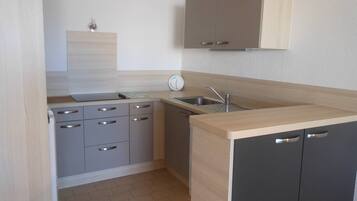 Réfrigérateur, micro-ondes, four, lave-vaisselle