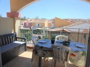Outdoor dining - 2 ROOMS APT MEZ 42m² + TERRACE 7m² REF 4037 (MARSEILLAN PLAGE)