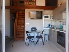Kühlschrank, Mikrowelle, Ofen, Geschirrspüler
