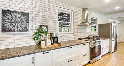 Charming Canalfront Retreat w/ Double Boat Slip!