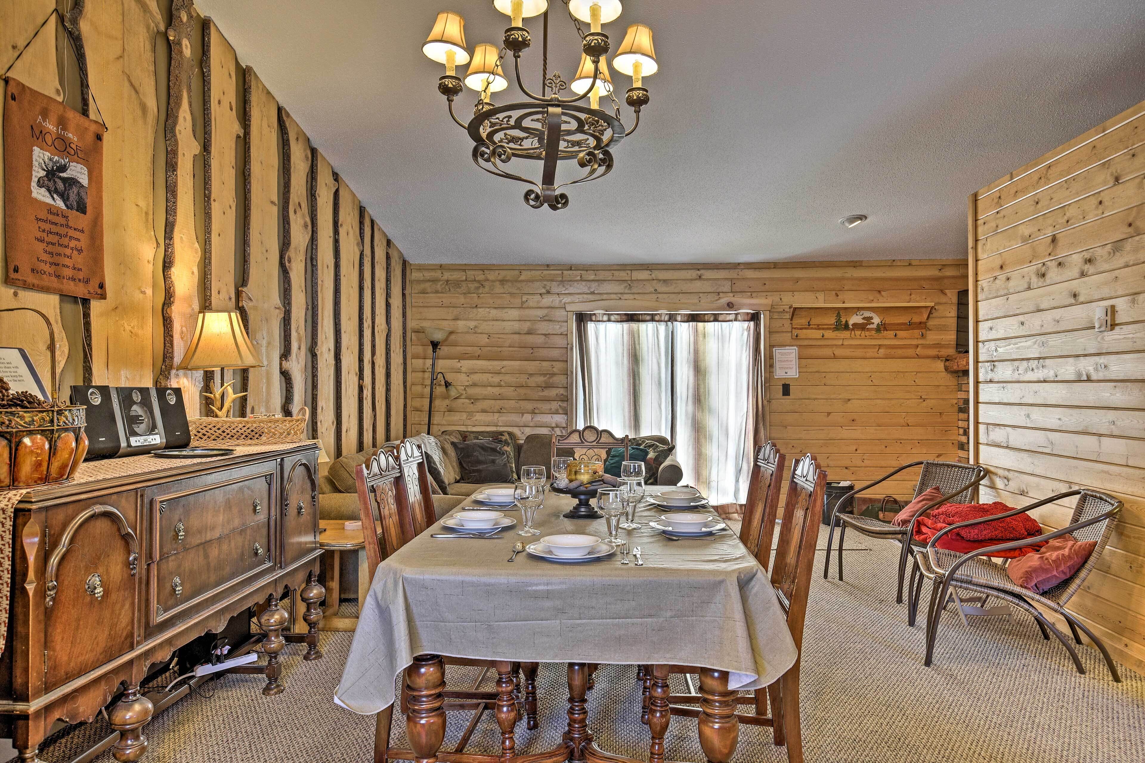 Black River Retreat: 3 Mi. to Powderhorn Mountain!