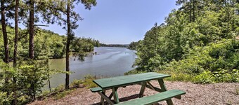 13 Mi to Hot Springs: Serene Royal Home w/ Deck!