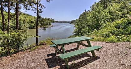 13 Mi to Hot Springs: Serene Royal Home w/ Deck!