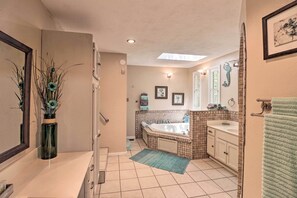 Interior - 13 Mi to Hot Springs: Serene Royal Home w/ Deck! (Royal)